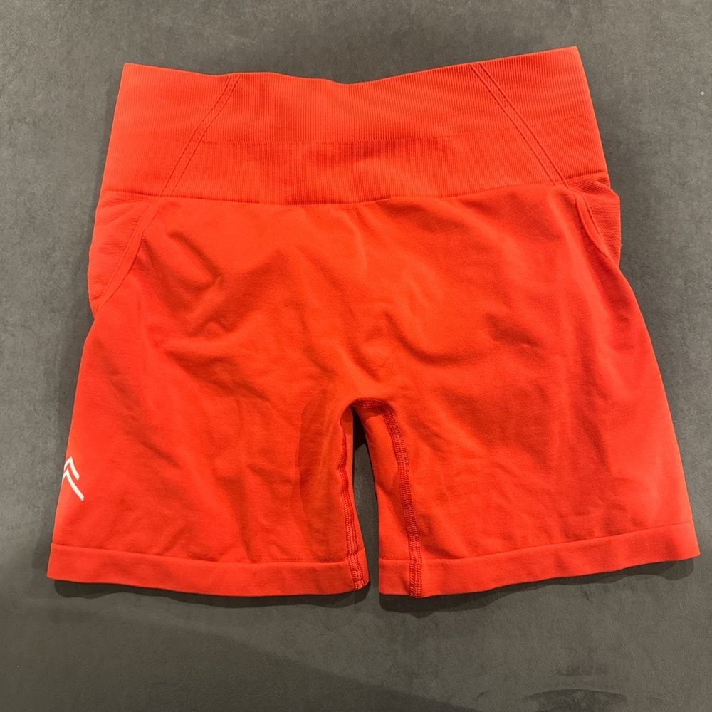 Oner active muscle mommy red effortless shorts large